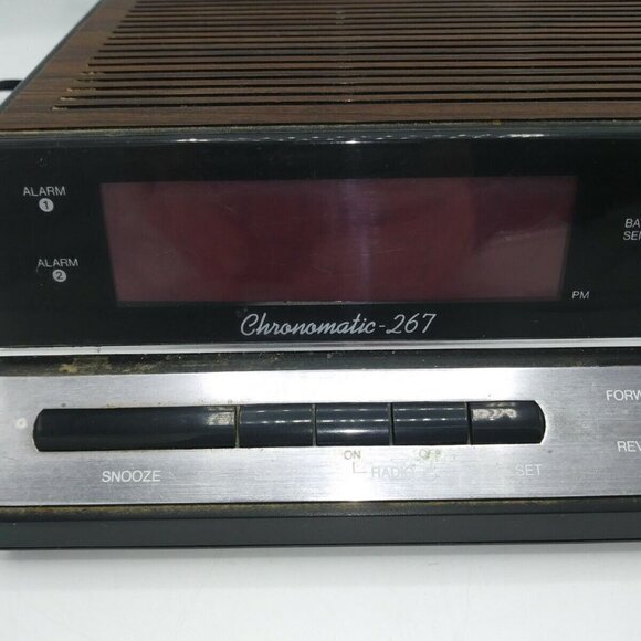 Radio Shack Chronomatic 267 AM/FM Radio Alarm Clock Vintage Tested Works - Picture 4 of 10